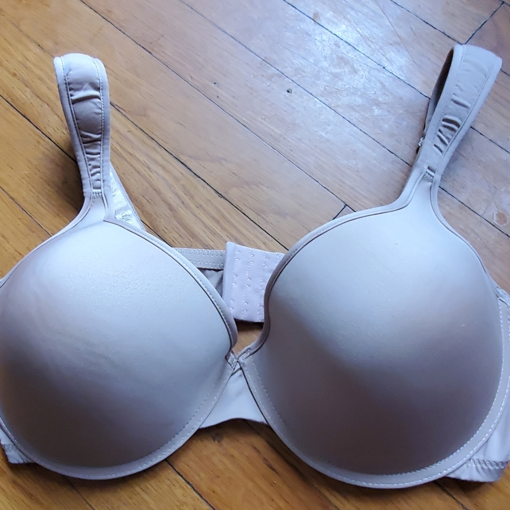 42DD NWOT Izod Bra